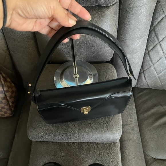 Authentic Bally Handbag/ Shoulder Bag with adjustable strap - Picture 8 of 13